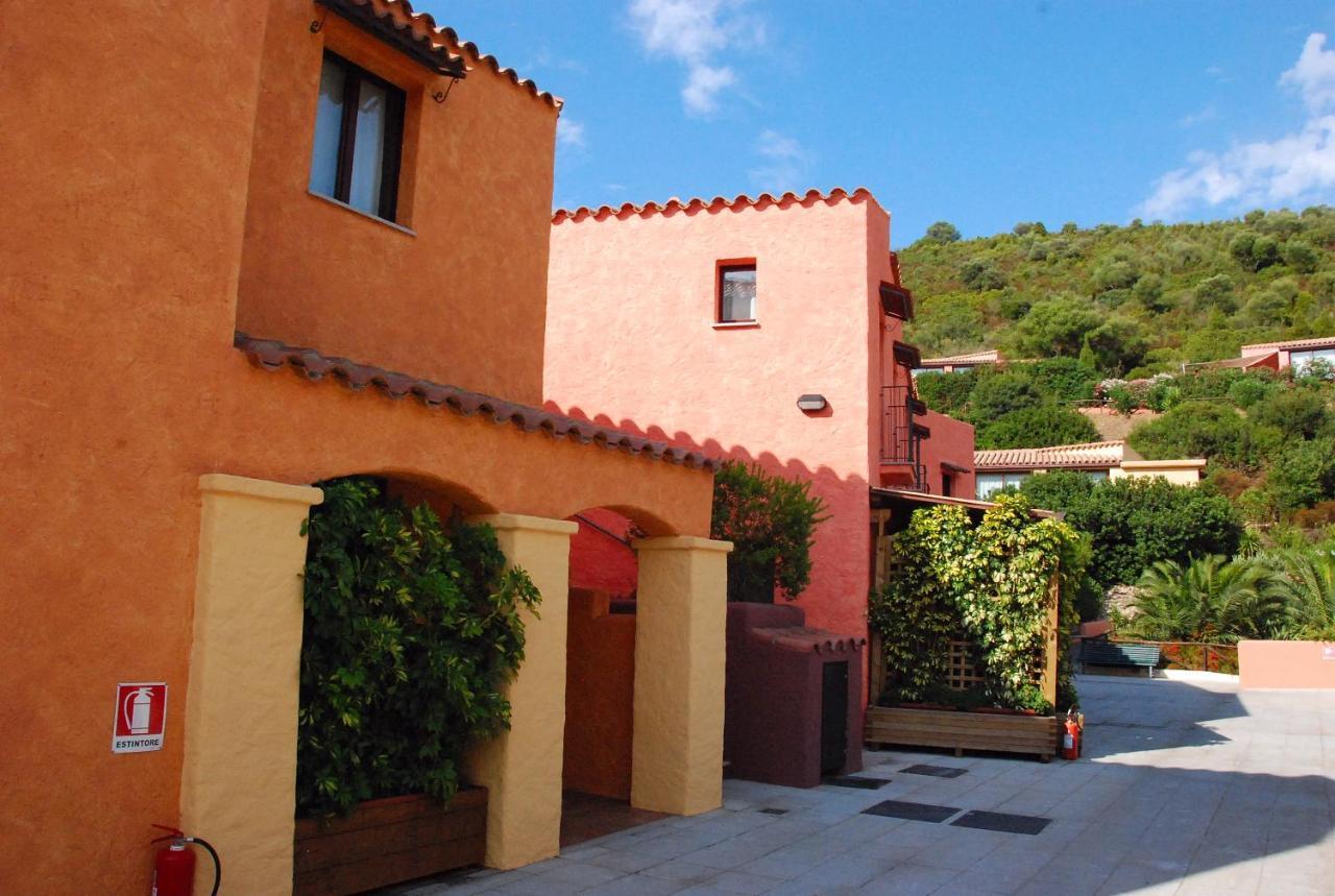 Sosventos Village Hotel Teulada Buitenkant foto